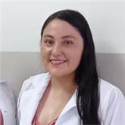 Tutor de primeros auxilios que enseña. Niños menos de 18 años